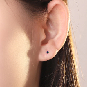 Piercing Labret de Acero Inoxidable 316 con Gema de Circonita Cúbica de 4 Puntas |   Joyería para Piercing de Labio, Nariz, Tragus y Cartílago con Parte Posterior Plana para Hombres y Mujeres - Product Image 4