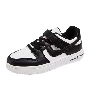 Лучшие детские школьные туфли из искусственной кожи, дышащие, легкие, черные, для детей постарше, на липучке, унисекс - Product Image 1