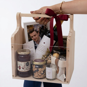Aanpasbare houten cadeaukist van dennenhout, handgepolijst houten cadeaumand met acrylpaneel voor bruiloft, verjaardag, feestdagen cadeauverpakking - Product Image 3