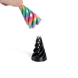 ของเล่นเสริมสมาธิรูปทรงกรวยเกลียวพลาสติก ABS พิมพ์ 3 มิติ รูปทรงพีระมิดขนาดเล็ก ลวดลายวนวน ภาพลวงตา ของตกแต่งตั้งโต๊ะแบบพกพาสำหรับงานปาร์ตี้ - Product Image 2