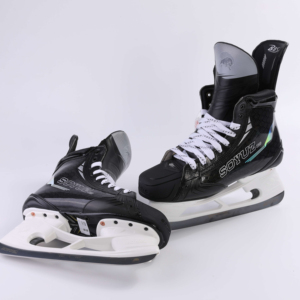 Alquiler <span class=keywords><strong>de</strong></span> <span class=keywords><strong>patines</strong></span> <span class=keywords><strong>de</strong></span> <span class=keywords><strong>hockey</strong></span> sobre hielo <span class=keywords><strong>de</strong></span> fibra <span class=keywords><strong>de</strong></span> carbono profesional SOYUZ BBS SP con <span class=keywords><strong>palo</strong></span> <span class=keywords><strong>de</strong></span> <span class=keywords><strong>hockey</strong></span> y disco - Product Image 1