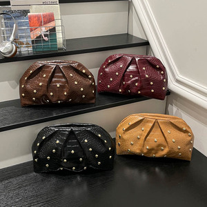 Nouvelle Pochette Femme 2026 en Cuir Croco Plissé avec Rivets et Clous Métalliques, <span class=keywords><strong>Sac</strong></span> <span class=keywords><strong>de</strong></span> Soirée Tendance Style Vintage pour Fêtes - Product Image 1