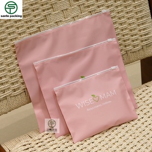 Sacs en plastique refermables personnalisés avec impression en héliogravure écologique pour l'emballage de robes, jupes et chaussettes - Product Image 5