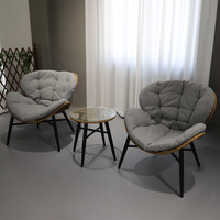 Chaise longue d'extérieur moderne avec design empilable en rotin PE en forme de coquille pour mobilier d'extérieur