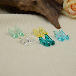 จี้รองเท้าส้นสูงแฟชั่นสำหรับเด็กทำจากเรซิ่น |   ตัวล็อคเคลือบทอง 18K PVD พร้อมเรซิ่นหลากสี |   ทนทาน กันน้ำ ป้องกันอาการแพ้ - Product Image 5
