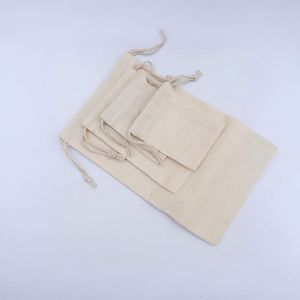 Sac à cordon en coton beige 100% écologique naturel avec logo de marque imprimé pour cadeau, petite pochette anti-poussière, logo personnalisé - Product Image 5