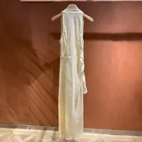 Robe en lin minimaliste de style resort, jaune beurre, col en V, mi-longue, élégante, robe d'été pour femmes