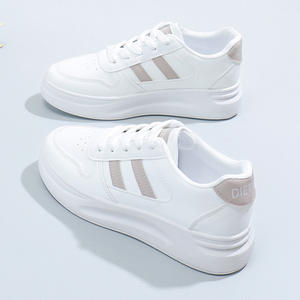 Nouvelles Chaussures Blanches Polyvalentes à Semelle Épaisse pour Femme Printemps 2026 Style Coréen INS Harajuku Baskets Étudiantes - Product Image 2