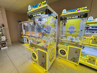 Machine de jeu d'arcade à monnayeur, grue à pinces pour attraper les jouets et les cadeaux