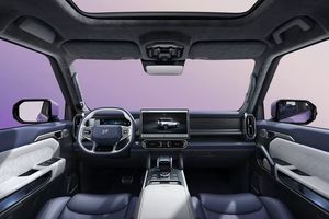 Venta caliente Jetour Traveler 2025 2,0/1.5TD 4WD/XWD/2WD Edición conmemorativa en stock Coche nuevo Coche usado - Product Image 6