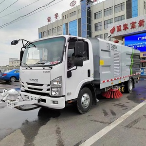 Camión barredor de calles multifunción ISUZU KV100 4x2 de 7.5cbm con tanque de agua - Product Image 2