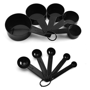 Tazas medidoras de plástico negro, 10 unidades - Product Image 1