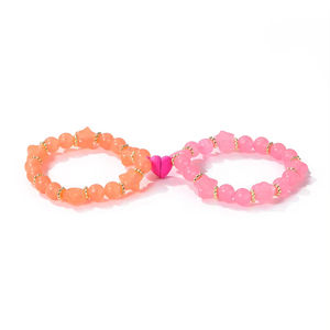 Venta al por mayor de color caramelo con cuentas BFF pulsera conjunto de 2 piezas pulsera de corazón magnético para amigos - Product Image 1