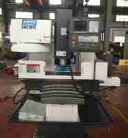 Machine de fraisage CNC à haute précision à broche unique XH7136 UYANG à commande servo verticale à trois axes GSK BT40