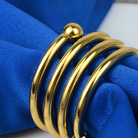 Cincin Serbet Besi Laiyue Model Spiral Emas Desain Bunga QM-1002 untuk Pengaturan Meja Hotel Barat, Pesta Pernikahan