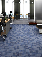 Dalles de moquette carrées à rayures modernes et simples en nylon à prix compétitif pour salon et chambre à coucher
