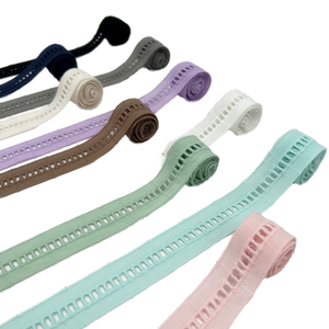 Venta al por mayor de fábrica: Encaje bordado de algodón 100% de 2.5CM de ancho, diseño vintage soluble en agua con patrón cuadrado colorido para zapatos y bolsos. - Product Image 1