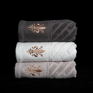 Fabrieksverkoop 100% Katoenen Hotel Jacquard Handdoek Hoge Kwaliteit Zachte Absorptie Geborduurde Handdoek Custom Logo