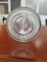Bouteille en verre cristal rayé carrée de 200 ml avec bouchon à vis hermétique et couleur personnalisée pour le stockage de parfum