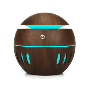 Diffuseur d'arômes à grain de bois 130 ml, alimenté par USB avec télécommande, humidificateur d'air domestique, cadeau - Product Image 1
