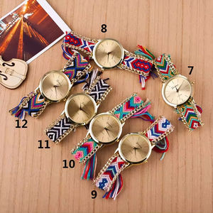 Montre-bracelet tissée à la main pour femme: cadeau de choix de montre d'amitié vintage - Product Image 5