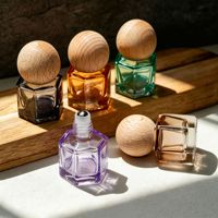 Botol Roll-On Kaca Heksagonal Berwarna 8ml Tersedia, dengan Tutup Kayu untuk Minyak Atsiri, Parfum, Air Floral, Semprotan, dan Cetakan