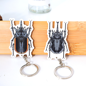 Top qualité logo personnalisé imprimé dessin animé insecte coléoptère porte-clés en acrylique - Product Image 1