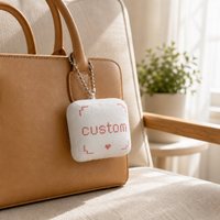 Porte-clés en peluche personnalisé, breloque en peluche brodée sur mesure, porte-clés carré doux pour sac, sac à dos, clés, cadeau mignon