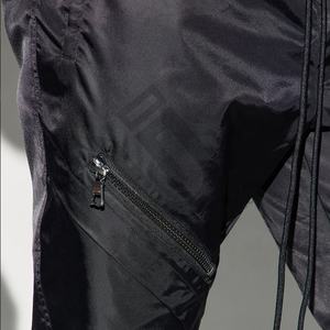 Pantalones de chándal holgados de algodón 100% de rizo francés personalizados, pantalones de chándal acampanados con lavado ácido y bordado con parche de peso ligero - Product Image 3