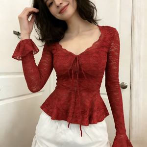 Haut superposé doux et délicat, respirant et écologique – T-shirt à manches longues avec col en V à cordon de serrage et ourlet à volants orné de dentelle - Product Image 5