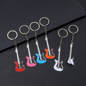 Llavero de guitarra miniatura de metal esmaltado, bonito, para mujer y hombre, venta al por mayor - Product Image 1
