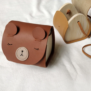 Mayorista Lindo Color Sólido De Madera Oso De Dibujos Animados PU Monedero De Cuero Bolsos De Niños Bolso Versátil Bolsos De Hombro Crossbody - Product Image 5