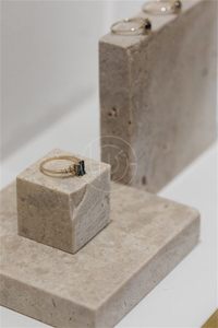 Support de présentation en travertin jaune, ornement géométrique tridimensionnel, modèle de décoration d'entrée de maison, banc à chaussures - Product Image 5