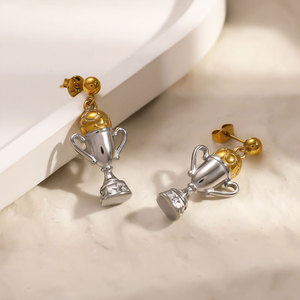 Boucles d'oreilles pendantes de sport en acier inoxydable 316L plaqué or 14k 18k, motif Coupe du Monde de football, pour femmes - Vente en gros de bijoux de mode - Product Image 4