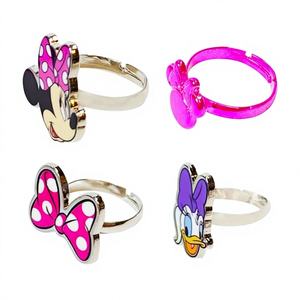 Ella. Accesorios al por Mayor, Juego de 4 Anillos Metálicos Ajustables de Minnie para Niñas Pequeñas, Artículos Oficiales con Licencia del Parque Temático, Edad 4 - Product Image 1