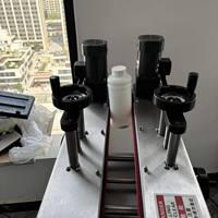 Machine de convoyage à clip latéral sans fond pour bouteilles en plastique et en verre