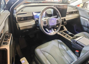 Auto Usado Toyota RAV4 Híbrido 2026, 2.0L SUV, 1000km, Pintura Original, Volante a la Izquierda, Disponible para Venta al Por Mayor, Listo para Enviar - Product Image 3