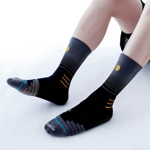 Chaussettes de sport décontractées en tricot antibactérien élasthanne/nylon/coton pour hommes avec logo sur le corps - Product Image 2