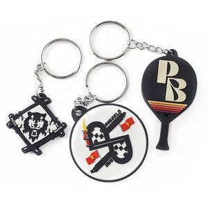 Mousqueton en caoutchouc personnalisé Porte-clés souple en PVC avec impression UV et logo OEM écologique - Product Image 1