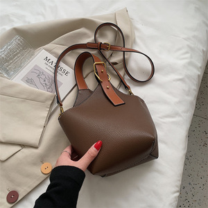 2023 sacs fourre-tout à bandoulière de mode pour dames avec logo imprimé de <span class=keywords><strong>marque</strong></span> célèbre conception simple femmes Offre Spéciale le sac fourre-tout - Product Image 5