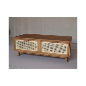 Eleve el nivel de su sala de estar con una mesa de centro de color natural, hecha a mano con madera de teca y ratán de Indonesia, que ofrece un encanto rústico. - Product Image 3