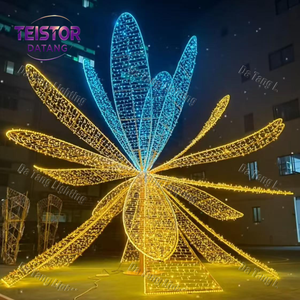 Décoration florale de Noël en métal avec forme florale structurée pour installations extérieures durables pendant les fêtes - Product Image 5