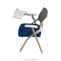 Chaise de formation moderne en maille avec tablette d'écriture pliable, siège rembourré et pieds fixes pour salle de classe, conférence, réunion, bureau