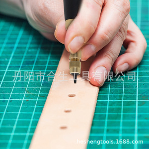 Perforateur à cuir Mr Drill, 7 têtes interchangeables, 1,0 mm à 4,0 mm, manche en laiton, pour la fabrication de ceintures - Product Image 2