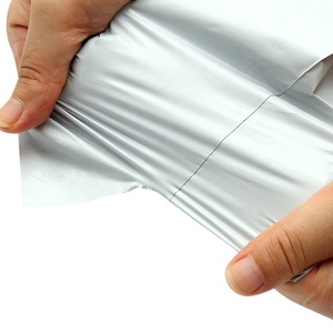 Bán buôn tùy chỉnh Poly bưu phẩm bao bì có thể tái chế vận chuyển túi cho quần áo/T-Shirt thân thiện với môi trường nổi bề mặt - Product Image 4