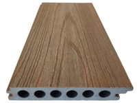 Planche de terrasse composite rainurée avec système de fixation dissimulée, imperméable et antidérapante pour jardin et terrasse extérieure