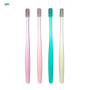 Brosse à <span class=keywords><strong>dents</strong></span> orthodontique pour adultes CoralClean Clear TPE/TEPG, certifiée CE, taille standard, poils en nylon au charbon de bois, pour appareils dentaires et <span class=keywords><strong>dents</strong></span> sensibles - Product Image 3