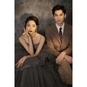 Elegant Gray Ball Gown Wedding Dress With Long Train Sweetheart Neckline Tulle Fabric Vintage Style Studio Photography Outfit - Product Image 2