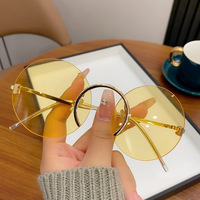 Lunettes de soleil rétro Protection UV Effet amincissant Monture large inspirée des célébrités d'Internet Modèle en alliage et pierre naturelle LXQ3529