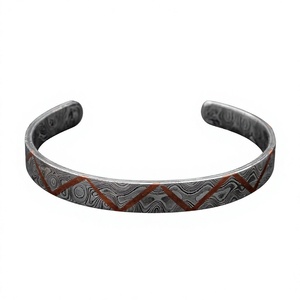 Bracelet manchette en acier Damas forgé à la main avec incrustation de cuivre – Bijou moderne d'inspiration viking en forme de lune – Cadeau pour homme - Product Image 1